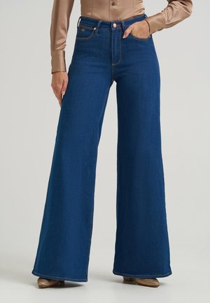 WRANGLER X LAINEY WILSON CHEEKY WIDE LEG JEAN - Wide leg - wrangler blue