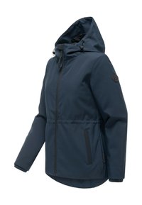 Tmavomodrá bunda s kapucňou na zips vpredu, nastaviteľnými šnúrkami kapucne, bočnými vreckami, elastickými manžetami a okrúhlym štítkom na ľavom rukáve.