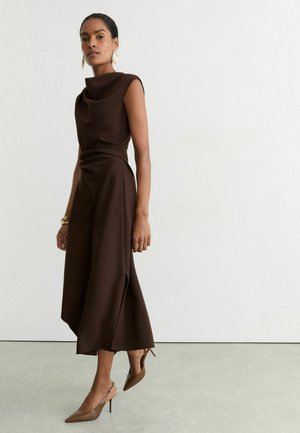 Reiss, REGULAR FIT - CAMILLA GATHERED-DETAIL DRAPED MIDI DRESS - Denné šaty - grape burgundy