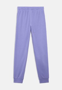 Μωβ βαμβακερό παντελόνι φόρμας με ελαστική μέση, στενά τελειώματα και απαλό ύφασμα. Απλός σχεδιασμός χωρίς επιπλέον διακοσμητικά ή μοτίβα.