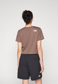 The North Face SIMPLE DOME CROPPED SLIM TEE - Marškinėliai su spaudiniu - smokey brown
