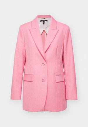Lyserød stribet blazer med dobbelte knapper, skronged lapeller og to forlommer. Lavet af et struktureret stof, har den en skræddersyet pasform.