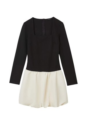 Robe noire à manches longues avec un décolleté carré, dotée d'une jupe blanche froncée en tissu doux et d'une fermeture éclair dissimulée au dos.