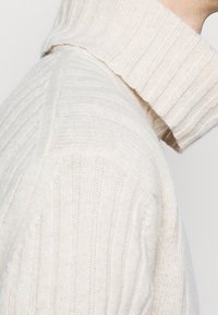 NN.07 Maglione - off-white
