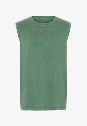 Ujjatlan kerek nyakú trikó egyszínű, kifakult zöld színben, nyers szegélyű hónaljrészekkel és egyenes aljjal.