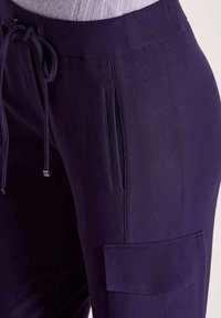 Unausgewählt, lavender purple