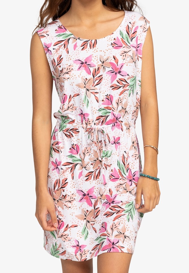 Kukallinen mekko valkoisena, jossa on vaaleanpunaisia, vihreitä ja ruskeita kuvioita. Lyhyet hihat, pyöreä kaula-aukko ja vyötärö resorilla, jossa on nauha.