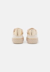 Marco Tozzi Tenisky - cream