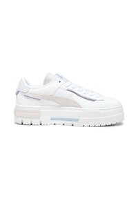 Sneaker plataforma bianchi con pelle liscia e dettagli in suede, dotati di una suola in gomma texture, chiusura con lacci e dettagli in lavanda discreta.