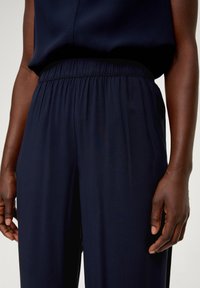 s.Oliver Spodnie materiałowe