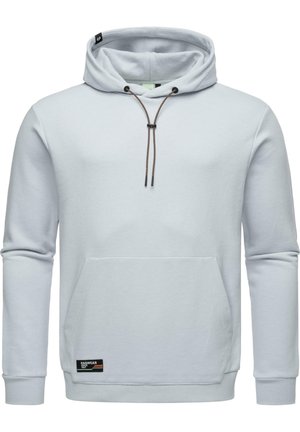 Lichtgrijze hoodie met een trekkoord, kangoeroezak en ribgebreide mouwen. Beschikt over een klein logostickertje aan de onderkant. Zachte stoftextuur.