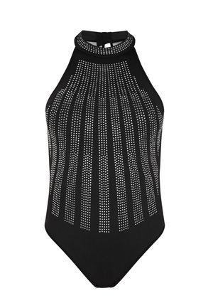 Sort halterneck badedragt med lodrette rækker af sølvnitter og en nøglehul bagside, lavet af strækbart badetøjsstof.