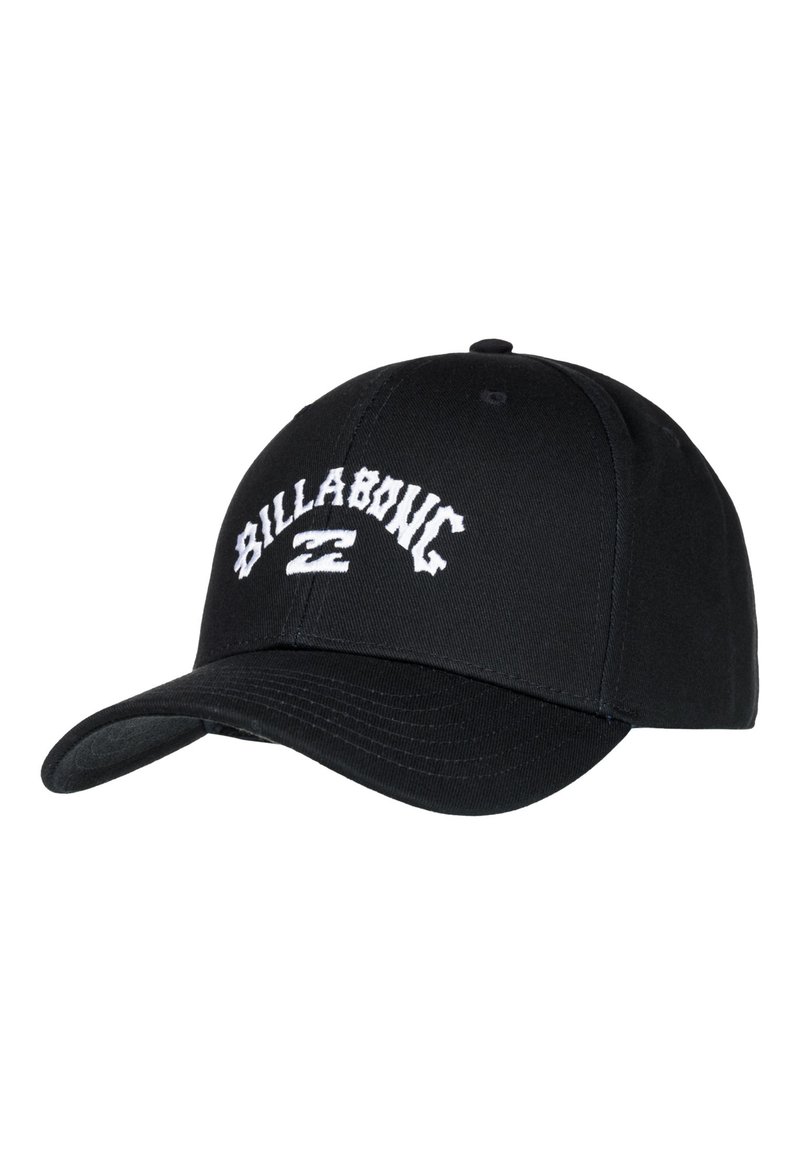 Musta disainiga baseballi müts, mis on valmistatud kangast ja mille esipinnal on valge tikandiga "Billabong" logo, kumer nokk ja struktureeritud disain.