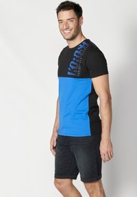 Koroshi SHORT SLEEVE - Marškinėliai su spaudiniu - azul blue