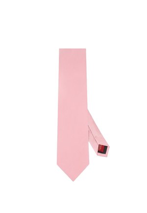 Jasnoróżowy jedwabny krawat o smukłym, klasycznym kształcie i małej czarno-czerwonej metce na spodzie.