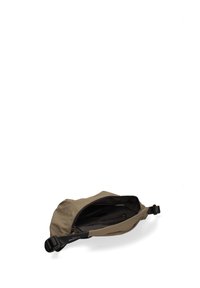 Borsetta a tracolla in tessuto khaki con una texture liscia, forma arrotondata e chiusura con zip. Dispone di una tracolla nera regolabile e una tasca interna.