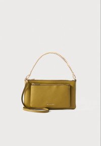 Olívazöld bőrtáska texturált felülettel, aranyszínű lánc pánttal és elülső cipzáras zsebbel. Kivehető keresztpántot is tartalmaz.