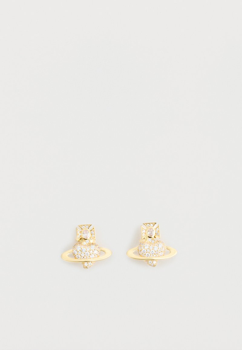 Brincos de estudo em tom dourado com um design de Saturno, apresentando uma banda texturizada e cristais circulares embutidos para um toque extra de brilho.