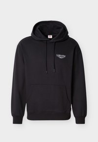 Μαύρο φούτερ Levi's με τσέπη καγκουρό, κουκούλα με κορδόνι και μικρό λευκό λογότυπο Levi's στο αριστερό στήθος.