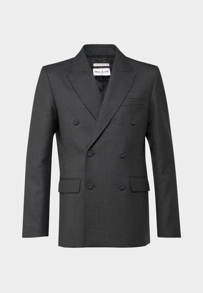 Dunkelgrau zweireihiger Blazer mit Reverskragen, zwei Vorder taschen und subtiler Textur. Etikett im Kragenbereich sichtbar.