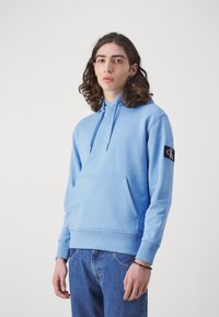 Calvin Klein Jeans BADGE HOODIE - Sportska majica - dusk blue