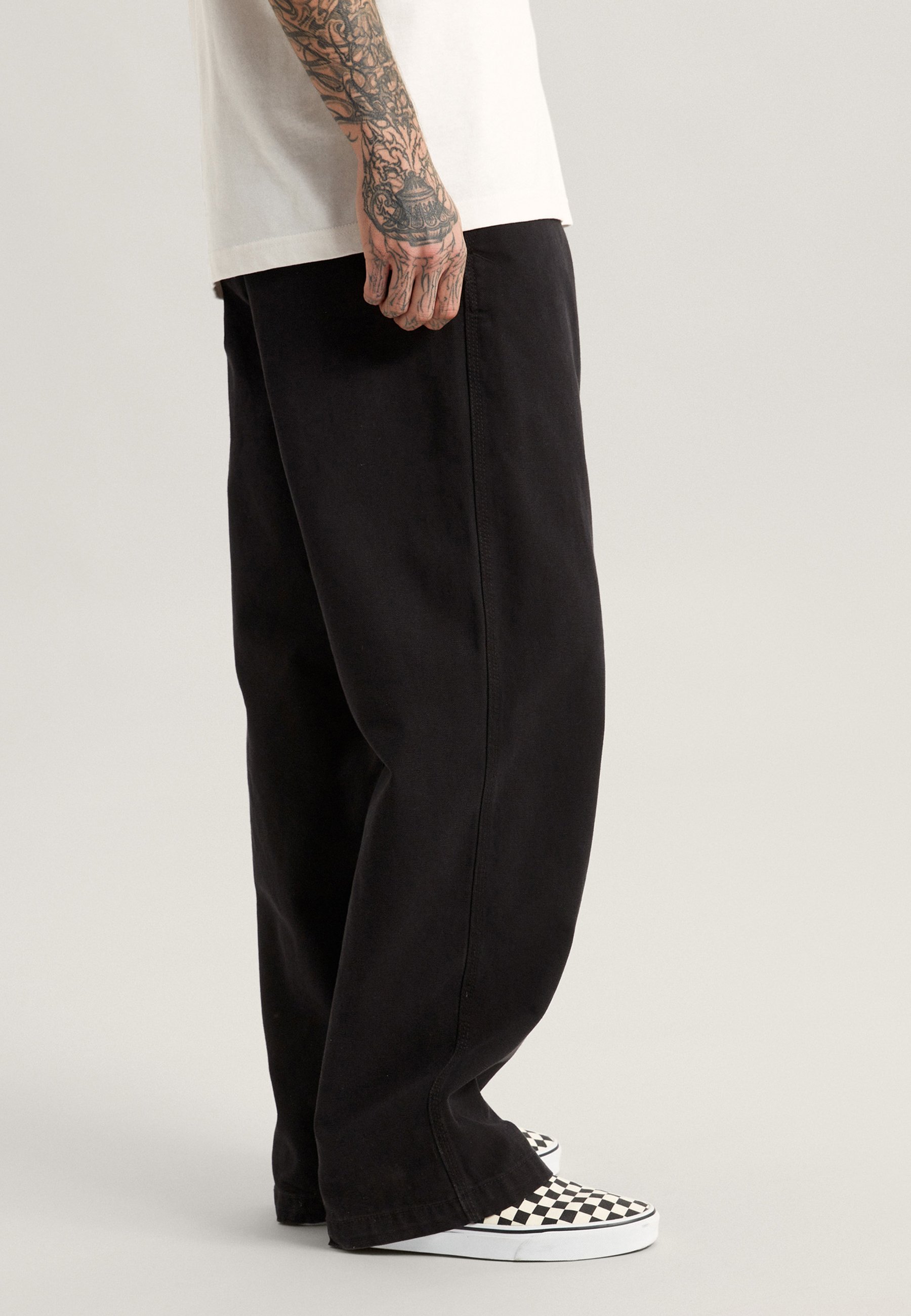 Vans AUTHENTIC CHINO PIGMENT OVERDYE PANTS - Trousers - black
