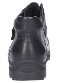 Schwarze Leder-Ankle-Boots mit einer strukturierten Oberseite, verstärkten Nähten und einer robusten Gummisohle. Verfügt über eine Schlaufe an der Ferse für ein einfaches Anziehen.