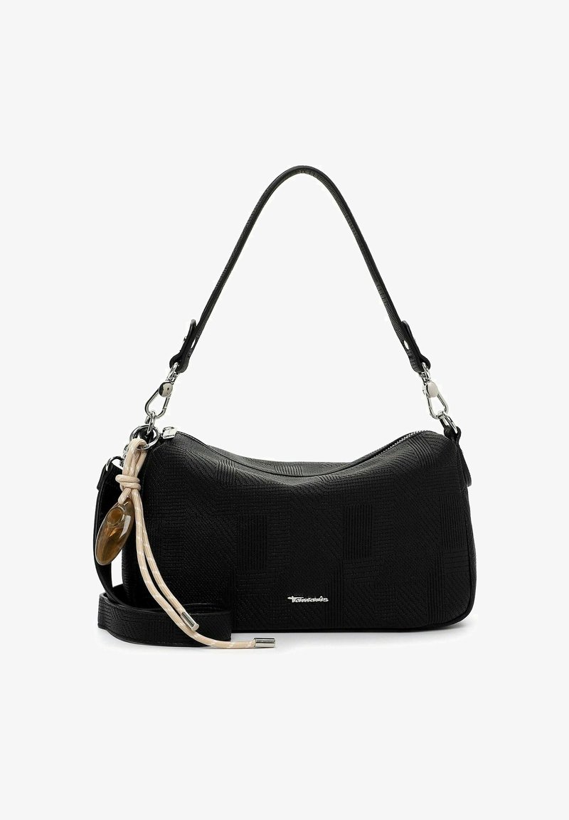 Sac d'épaule noir texturé avec quincaillerie argentée, lanières détachables et pompon en corde beige avec un charme de couleur ambre attaché sur le côté.