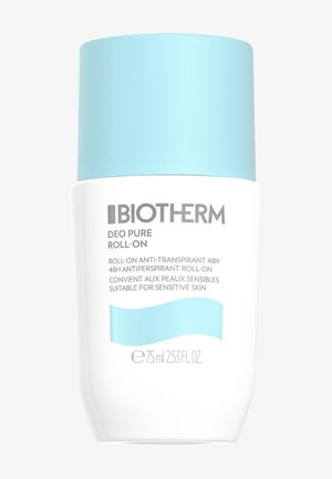 Antitraspirante roll-on in una bottiglia bianca con tappo azzurro chiaro. Testo indicante 48 ore di protezione e adatto per pelli sensibili.