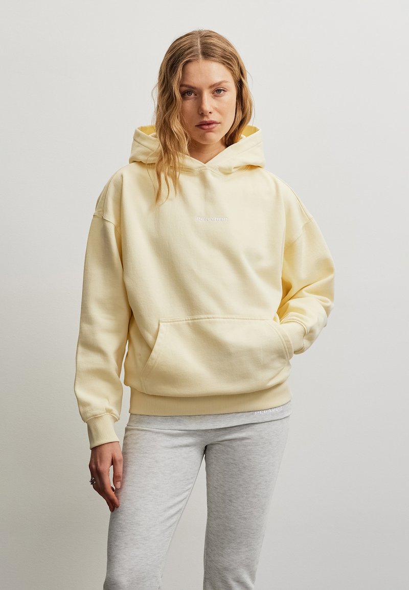 Pegador CLARITA - Φούτερ με κουκούλα - butter yellow/white
