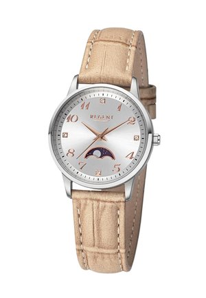 Montre analogique en argent avec un boîtier en métal poli, un bracelet en cuir crème, un cadran métallique, des accents en or rose, un indicateur de phase lunaire et des marqueurs en stud.