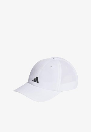 Gorra de béisbol blanca con visera curva, hecha de tela, que presenta tres rayas negras en el lado izquierdo y ojales de ventilación.