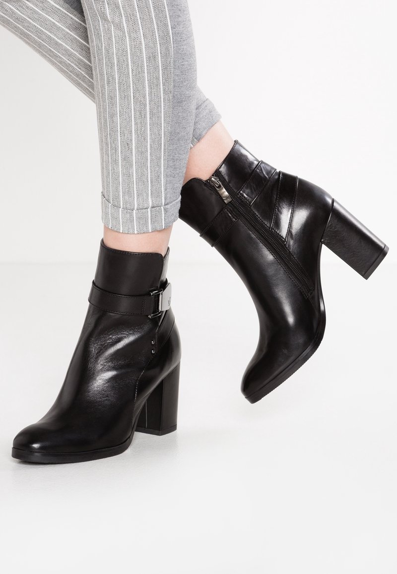 Caprice Botines - black