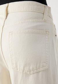 GAP Petite BAGGY - Traperice opuštenog kroja - ecru