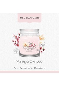 Yankee Candle SIGNATURE MEDIUM JAR PINK CHERRY VANILLA - Doftljus - pink