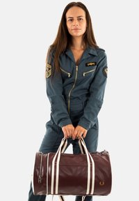Fred Perry Weekendbag - rouge