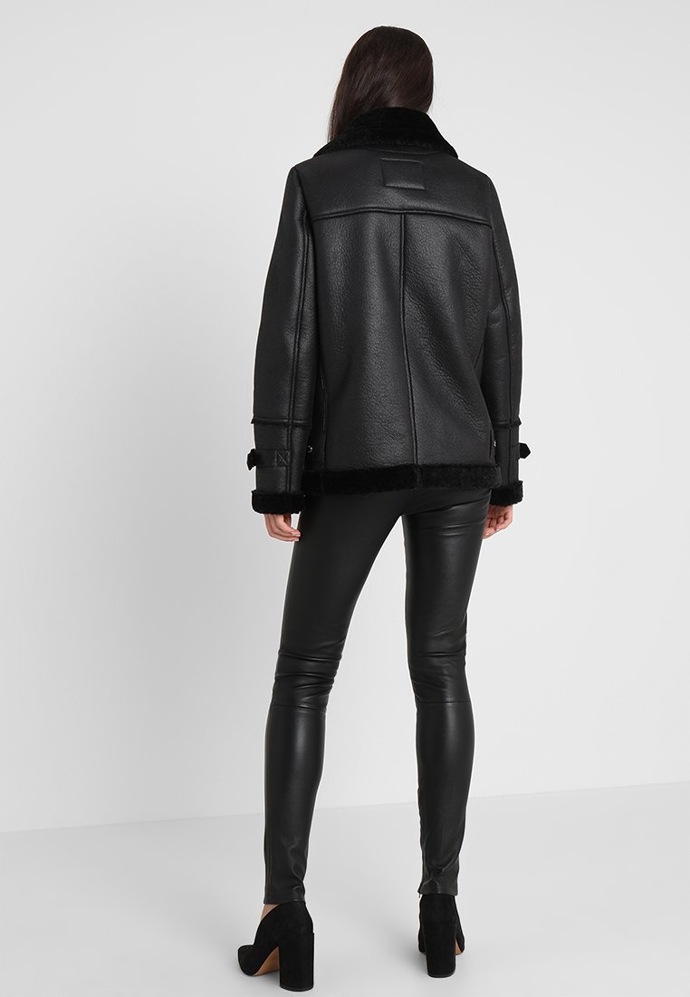 Oakwood COMMUNITY Imitert skinnjakke black Zalando.no Oakwood Imitert skinnjakke light grey Zalando.no