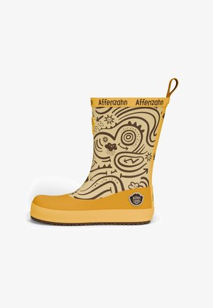 Stivale da pioggia in gomma gialla con un motivo astratto marrone, dotato di suola texturizzata, cinturino con nome del marchio e logo circolare sul lato.