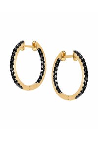 Złocone kolczyki w kształcie kół z rzędem czarnych kryształów po jednej stronie, o gładkim, zaokrąglonym wzornictwie i bezpiecznym zapięciu na sztyft.