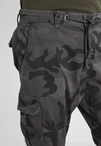 Urban Classics CAMO JOGGING  - Cargo trousers - grey camo