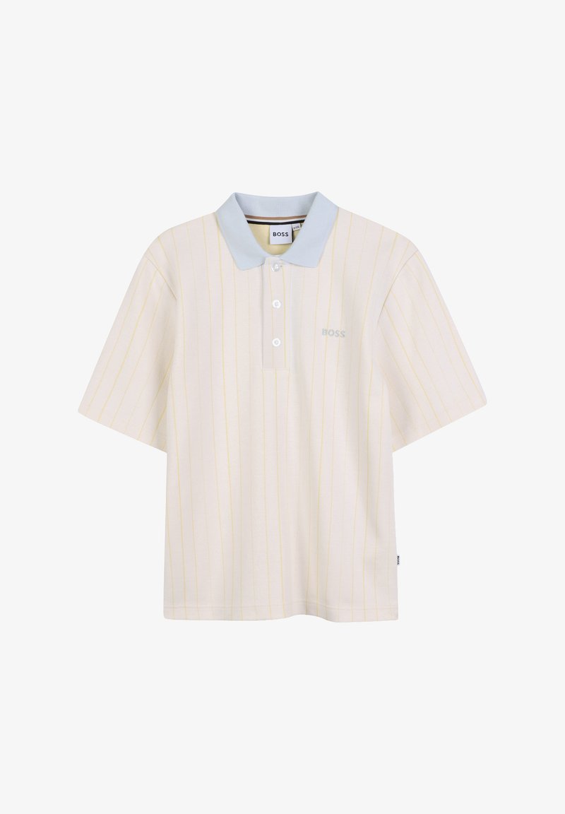 Polo beige clair avec de fines rayures jaunes, manches courtes et un col bleu clair. Il présente trois boutons et un petit logo brodé.