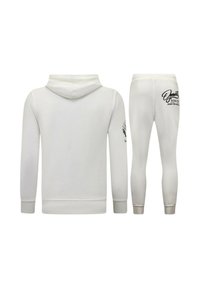 Witte hoodie en bijpassende joggers, met een slim fit ontwerp, ribgebreide manchetten en bedrukte accenten op de mouwen en op de rug. Gemaakt van een zachte stof.