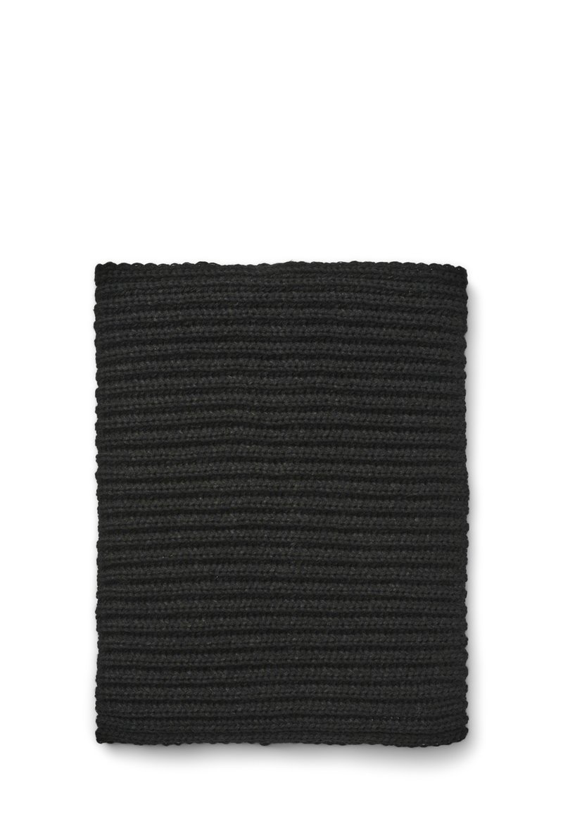 Tessuto a maglia nero, forma rettangolare con un motivo testurizzato a coste. I bordi sono leggermente ondulati, mostrando una consistenza del filato uniforme.