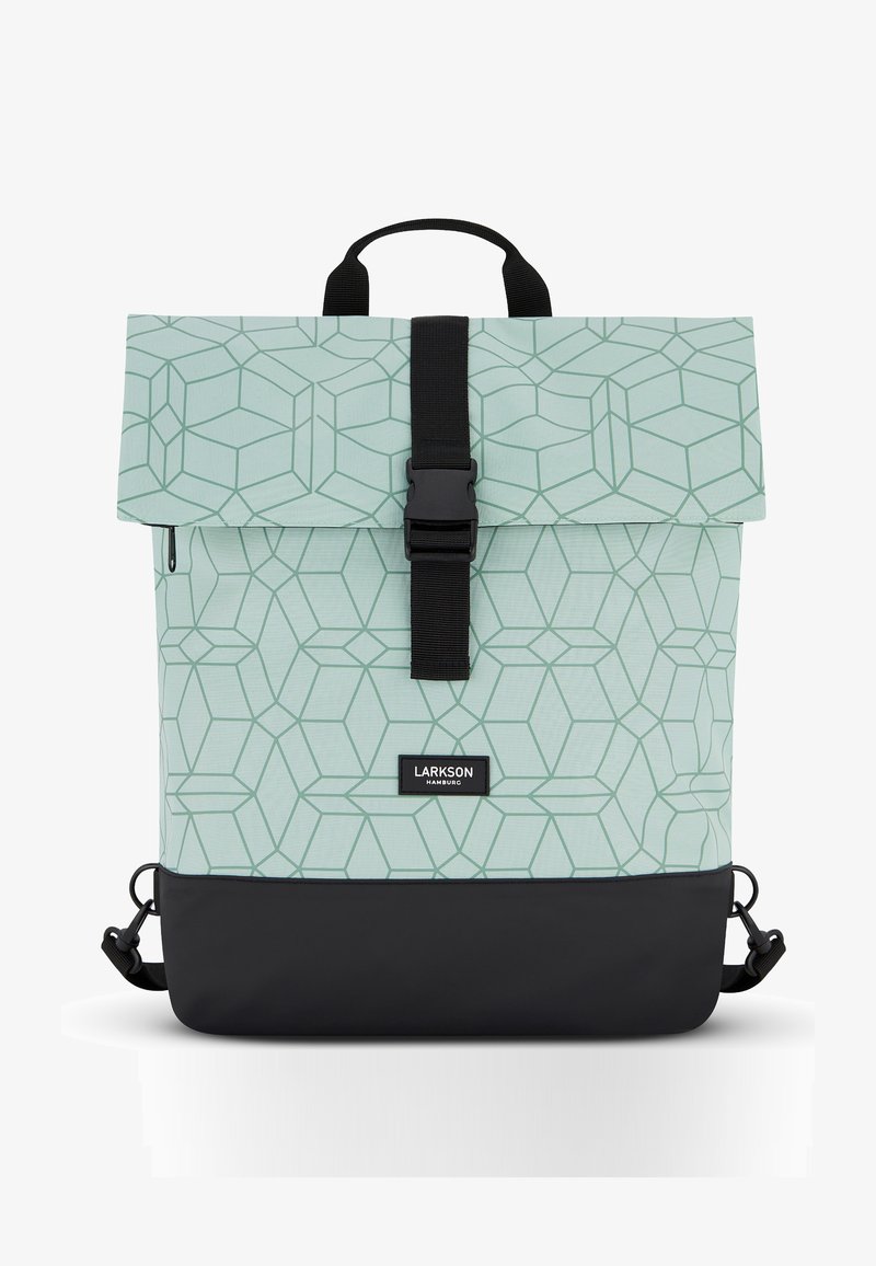 Világos türkiz hátizsák geometrikus mintával, fekete kiegészítőkkel és felső fedéllel. Állítható pántokkal és elülső csat zárással rendelkezik.