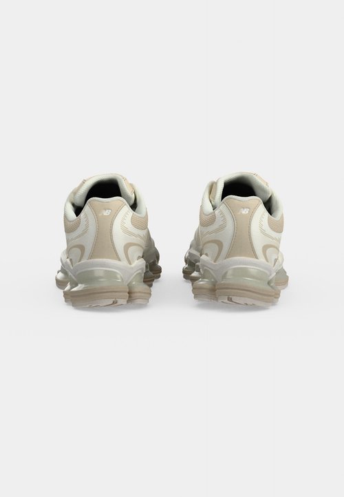 New Balance U2000 UNISEX - Trainers - white/off white — photo 4