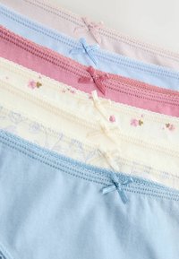 Viis voltis puuvillast pastelltoonides ja lillemustriga püksikut, millest igaühel on vööri suurel küljel väike dekoratiivne vibu.