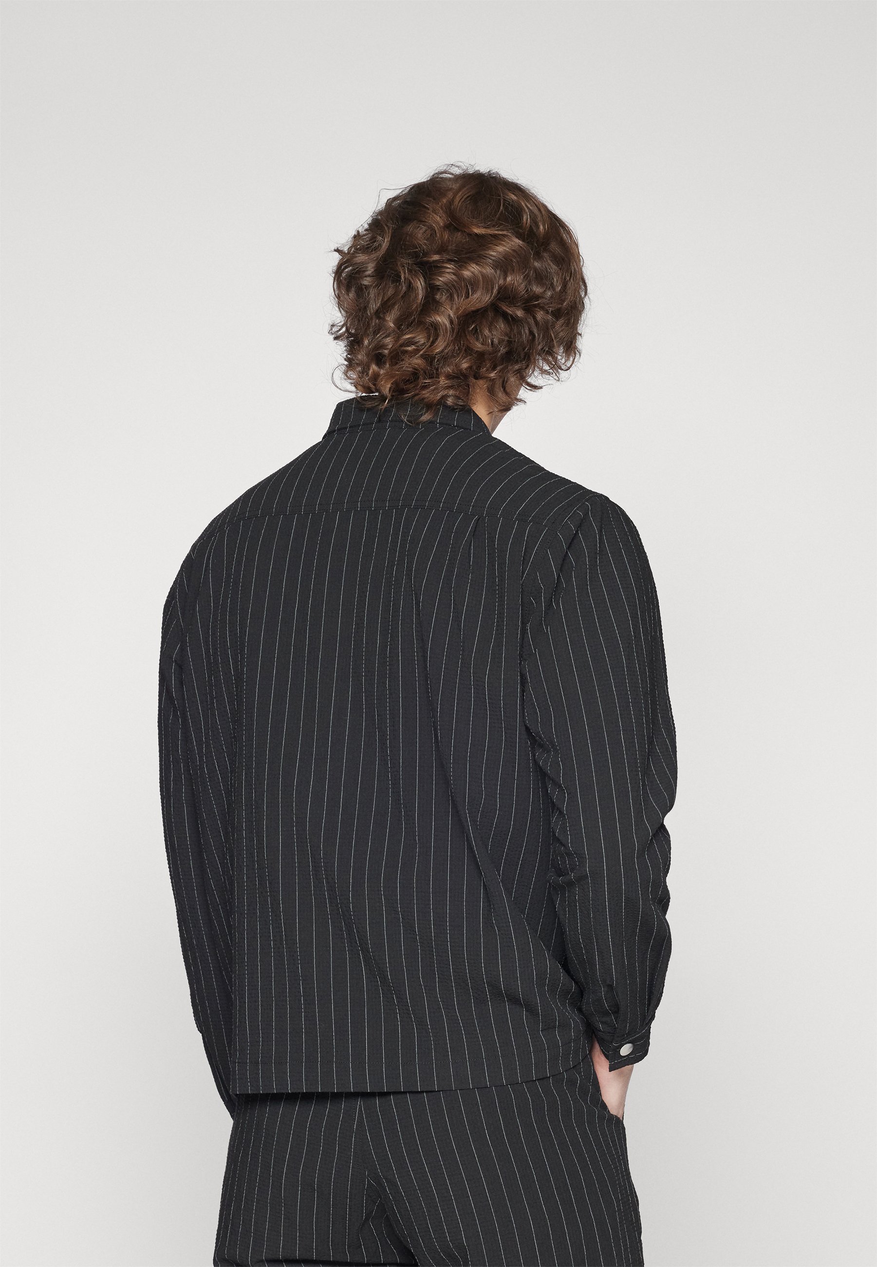 Former CAGE SEERSUCKER JACKET - Summer jacket - black/black