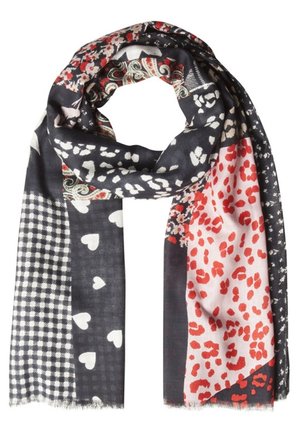 Écharpe avec motifs variés comprenant du vichy noir et blanc, des cœurs blancs, des motifs floraux rouges et blancs, des taches de léopard rouges et des motifs cachemire sur fond sombre.