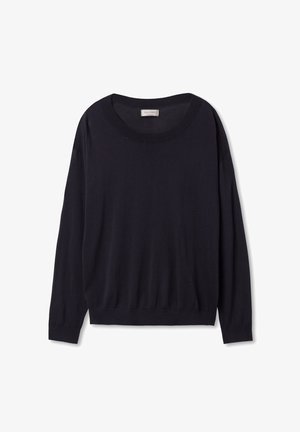 Mørkeblå langærmet sweater lavet af blødt stof, med rund halsudskæring og ribstrikkede manchetter samt en løs pasform. Ingen mønstre eller markante detaljer.