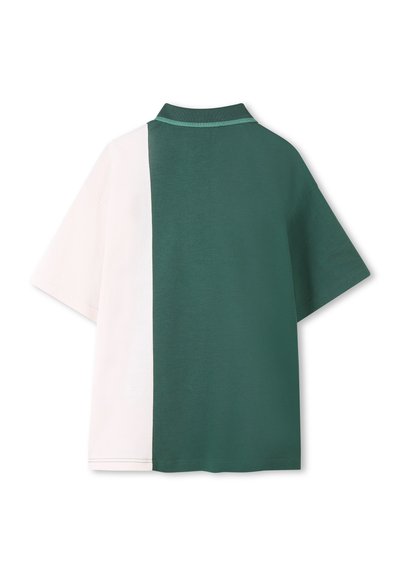 Korte mouwen polo shirt met een groene en een witte kant, gekenmerkt door een textuurstof en een groene kraagafwerking.